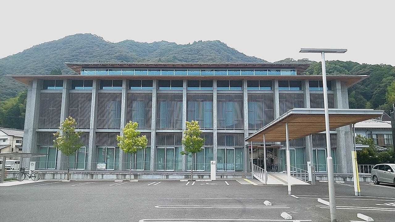 日高村