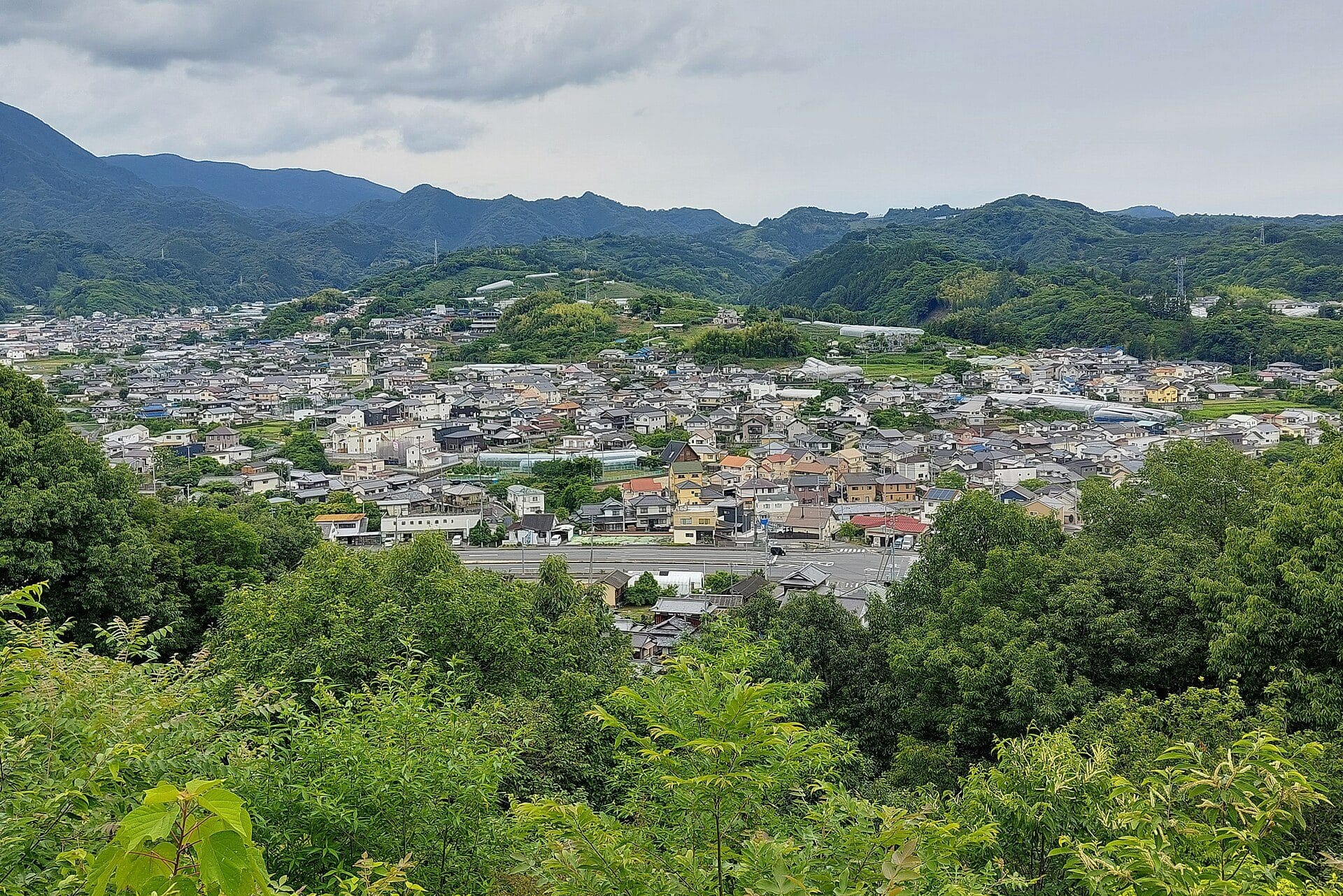 砥部町